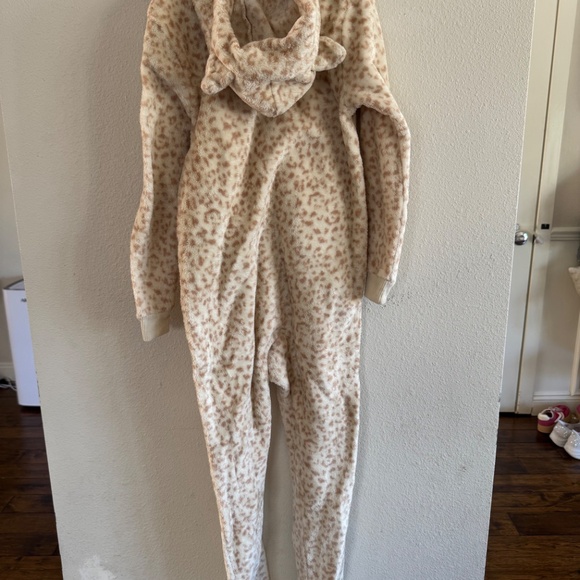Cat & Jack Kids Fuzzy Leopard Print Onesie Pajamas – Size 8 - Picture 2 of 3